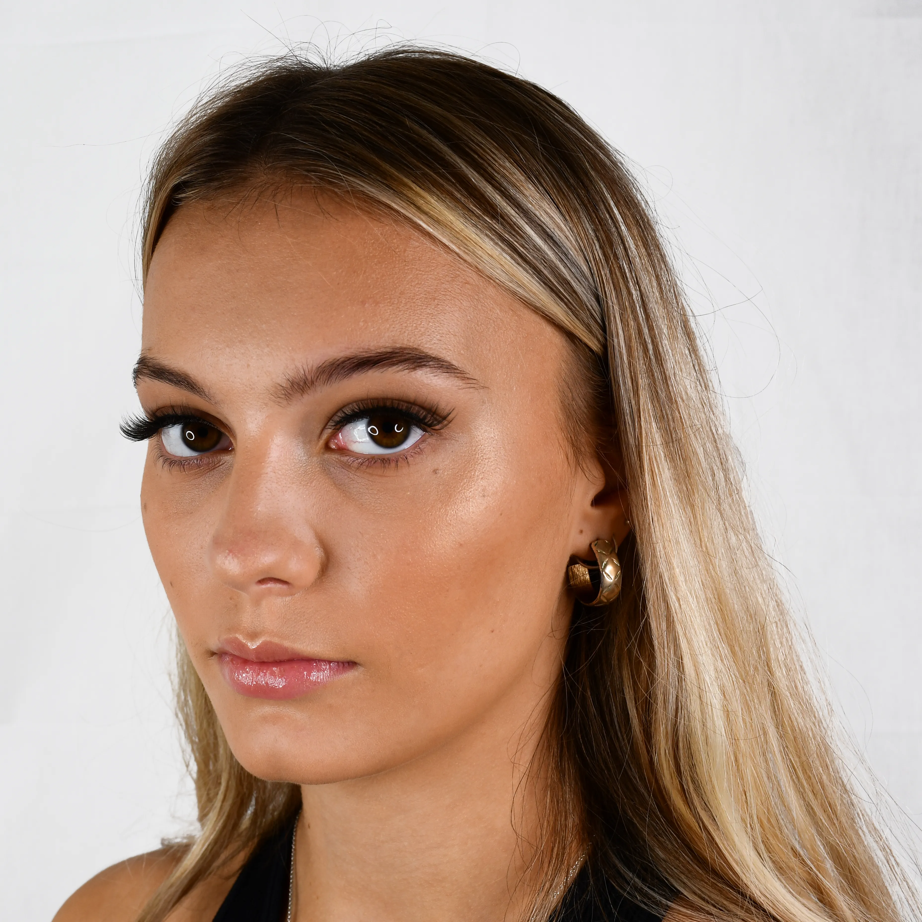 LB04 Natural Strip Lashes